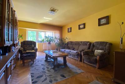 Apartament cu 3 camere decomandat, mobilat în Craiovei