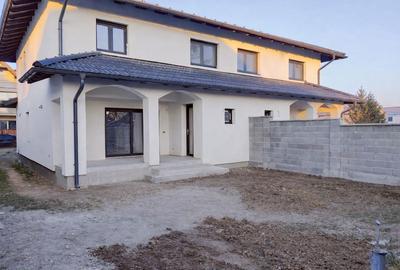 Casă cu 4 camere în Plopi - 13