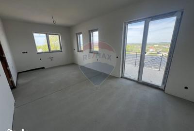 Casă cu 4 camere cu Teren 300 Mp în Central - 3