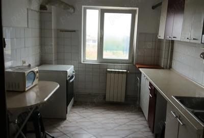 Inchiriez apartament 3 camere - 4