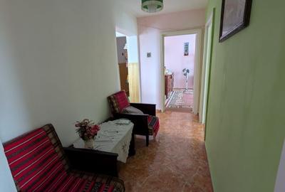 Apartament cu 3 camere decomandat în Cornișa - 10