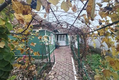 CUMPANA ( cod02) - Casa batraneasca 5 camere cu teren 491 mp - 2