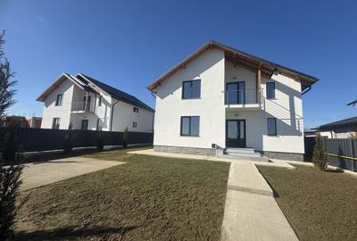 Casă cu 4 camere decomandat în Glâmbocu - 2
