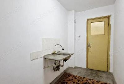 Apartament cu 2 camere semidecomandat în Olteniței