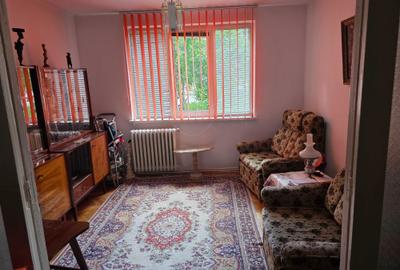 Apartament cu 3 camere decomandat în Dărmănești