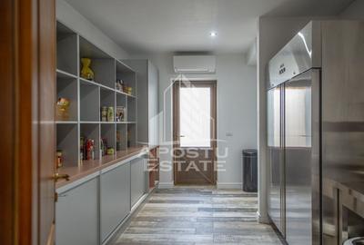 Vila,Piscina,teren fotbal,gradina,vegetatie - 8