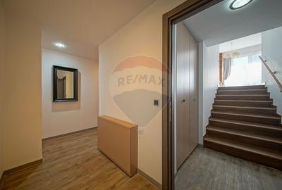 Apartament cu 3 camere semidecomandat, mobilat în Poiana Brașov - 16