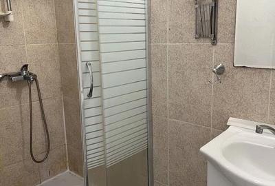 Garsonieră decomandată în Titan