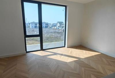 Casă cu 4 camere în Dobroești