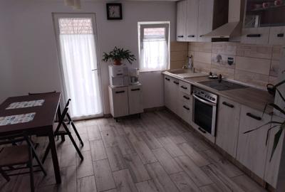 Casă cu 4 camere în Central - 2