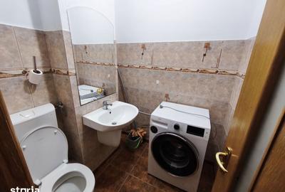 Apartament cu 3 camere semidecomandat în Rahova - 2