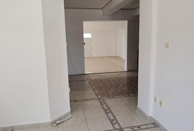 Casă cu 5 camere cu Teren 1438 Mp în Chiscani - 10