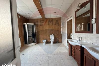 Apartament cu 4 camere în Central - 1