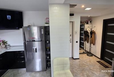 Apartament cu 3 camere semidecomandat, mobilat în Micro 9 - 7