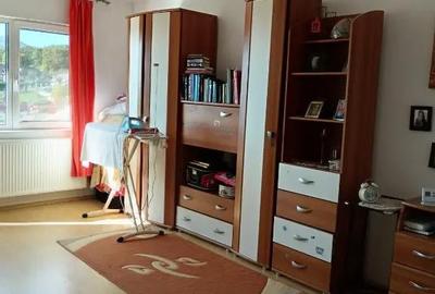 Apartament cu 3 camere decomandat în Griviței