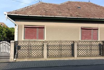 Casă cu 4 camere în Central - 1