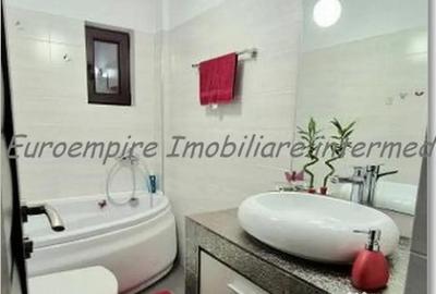 Apartament cu 3 camere decomandat în Km 4 - 7