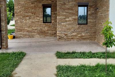 Spațiu comercial, de 130 mp, în Desa - 8