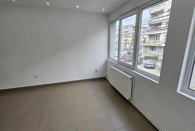 Spațiu comercial, de 40 mp, în Liliacului - 3