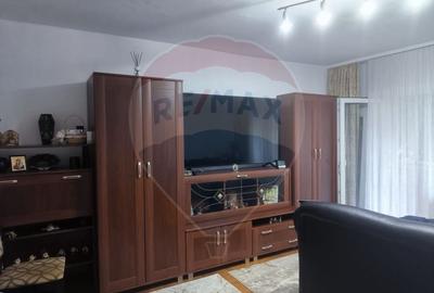 Vanzare ap 3 camere 2 bai etaj 1 complet decomandat  zona Miorita - 3