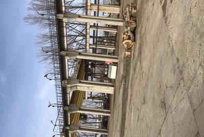 Spațiu comercial, în Titan