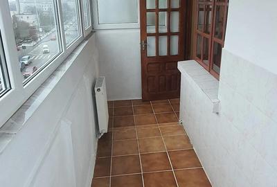 Apartament cu 2 camere decomandat în Km 4 - 3