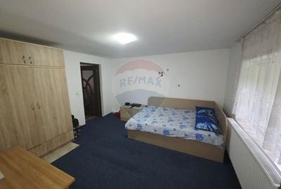 Casa / Vila cu 4 camere de vanzare Tarcau - 10