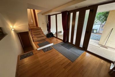 Casă / Vilă cu 6 camere în zona  Calea Aradului - 33