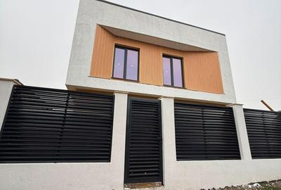 Casă cu 4 camere cu Teren 200 Mp în Central
