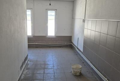 Spațiu comercial, de 224 mp, în Central - 4