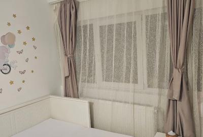 Apartament cu 3 camere semidecomandat în Roșu