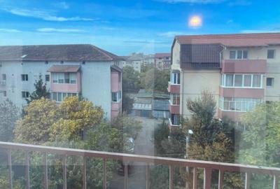 Apartament cu 2 camere semidecomandat, mobilat în Aradului