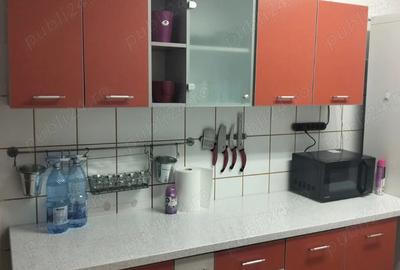 Apartament cu 3 camere semidecomandat în Dristor