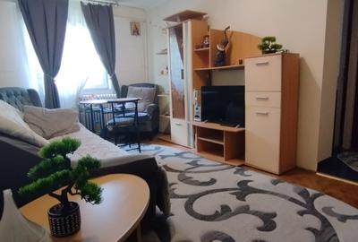 Apartament cu 2 camere semidecomandat, mobilat în Podu Roș