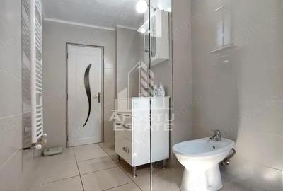 Apartament cu 4 camere semidecomandat în Miorița