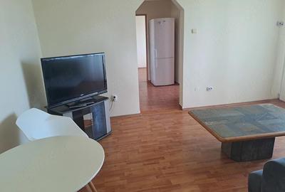 Apartament cu 3 camere semidecomandat în Central - 1