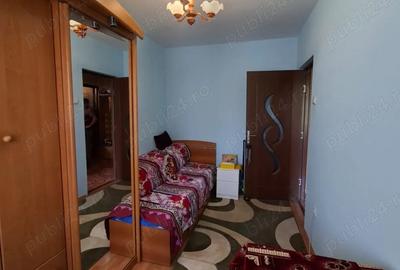 Zona Orizont - 3 camere semidecomandat balcon mobilat centrala etaj 2 - 5