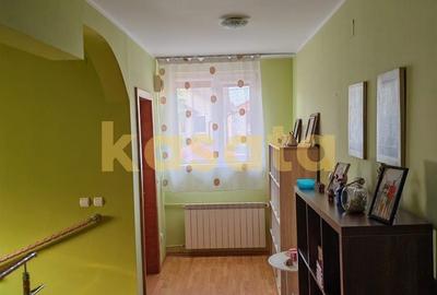 Casă individuală cu 7 camere cu Canalizare în Central - 11