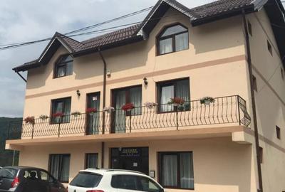 Casă cu 10 camere în Central - 1