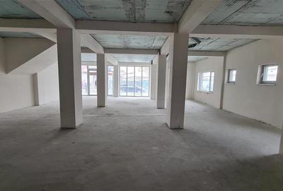 Spațiu comercial, de 245 mp, în Central - 3