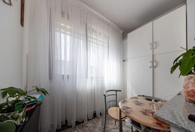 Apartament cu 3 camere decomandat, mobilat în Tractorul - 6