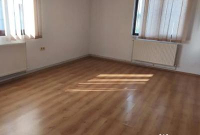 Casă cu 5 camere cu Teren 1600 Mp în Central - 3