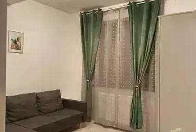 Apartament cu 3 camere semidecomandat, mobilat în Titan