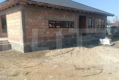 Casă cu Teren 600 Mp în Central - 2