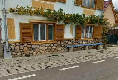 Casă cu 4 camere în Păuca