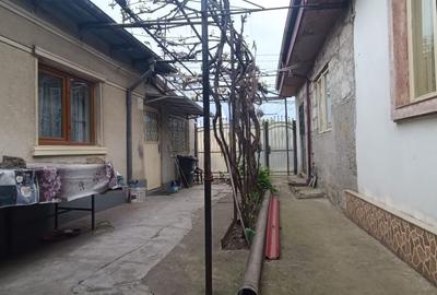 Casă cu 5 camere cu Canalizare în Inel II
