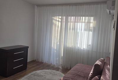 Apartament cu 2 camere semidecomandat în Craiovița Nouă