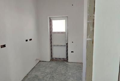 Vând apartament cu o camera, la casa + baie proprie - zona centrala - 2