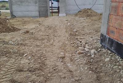 Casă cu 4 camere cu Teren 800 Mp în Vâlcele