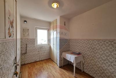 Apartament (De renovat) cu 3 camere de vanzare in zona Exterior Vest